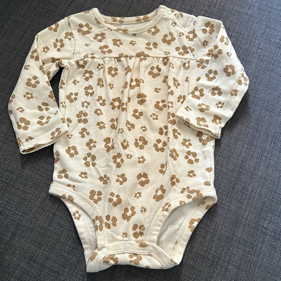 Cute animal print baby outfit. Size 12 months - Picture 4 of 4